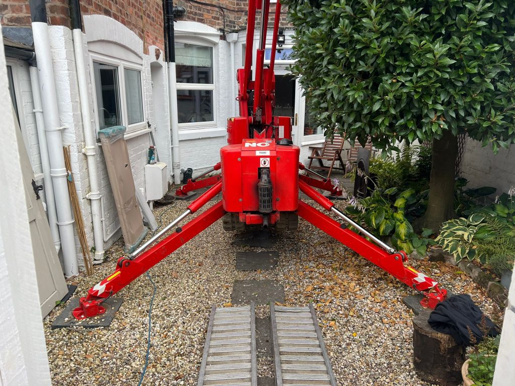 cherry picker in a tight scenario